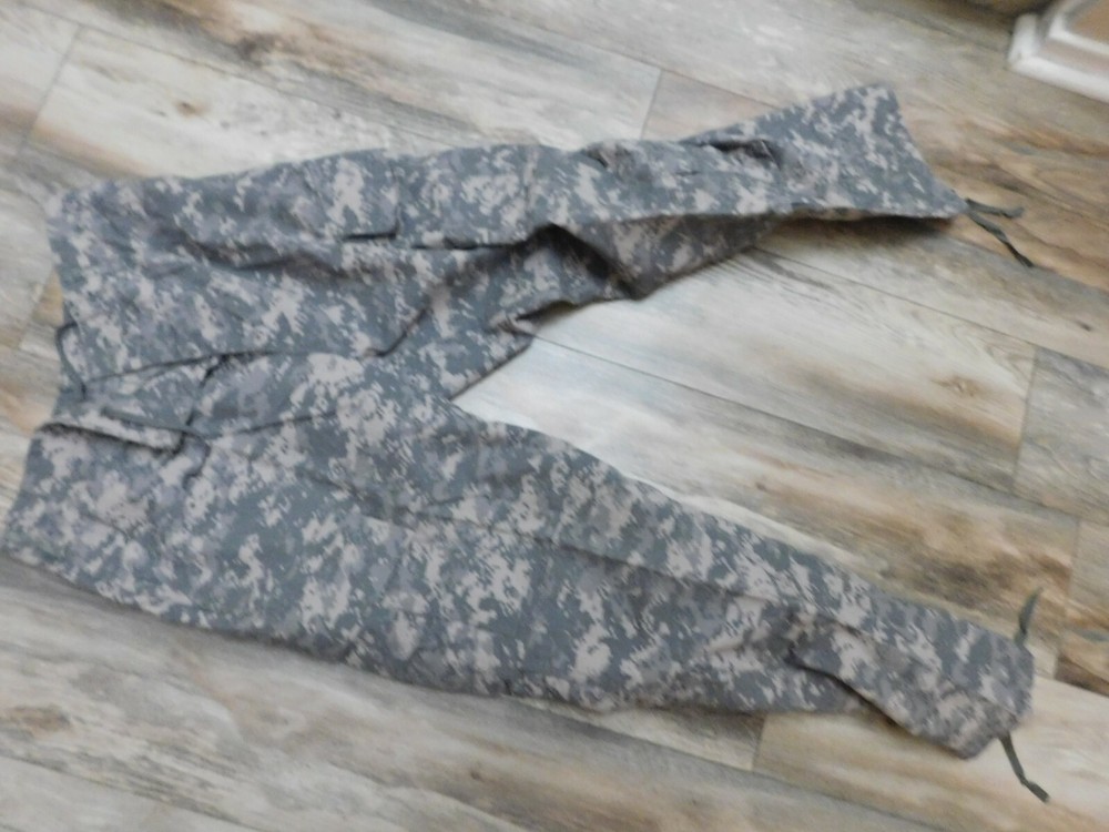 US  ARMY FLAME RESISTANT ACU PANTS  SIZE MEDIUM - REGULAR