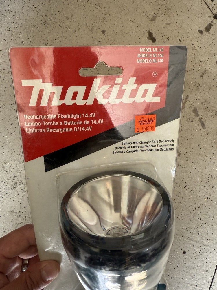 Makita ML140 cordless handheld flashlight