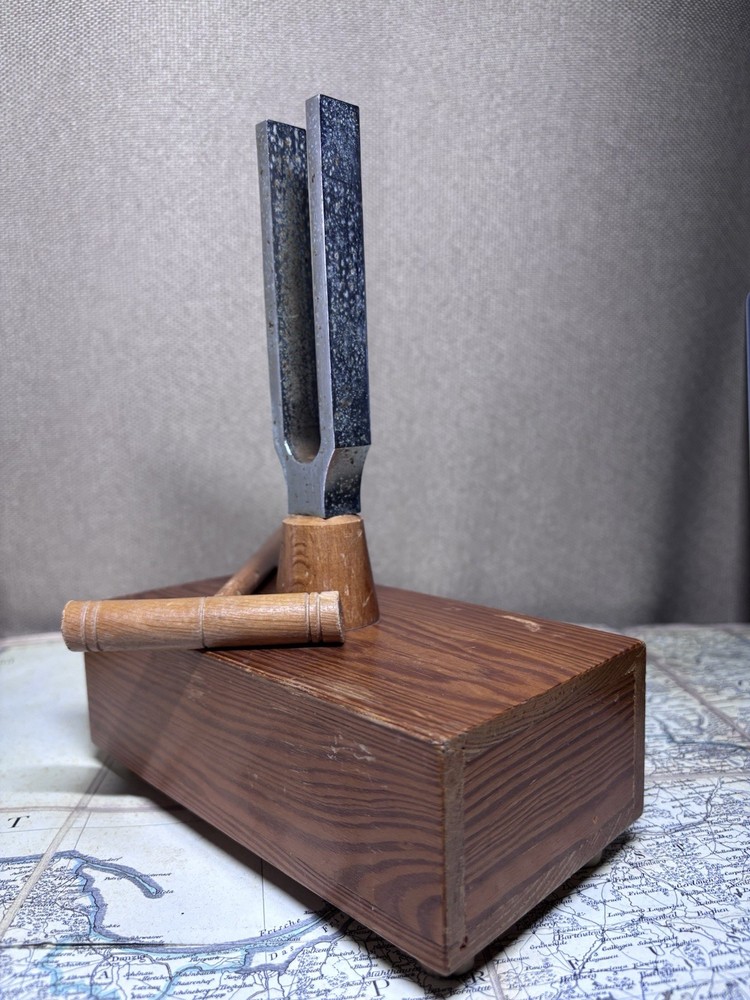 Vintage Chrome Tuning Fork – 435 Hz (A Note) – Decorative & Functional