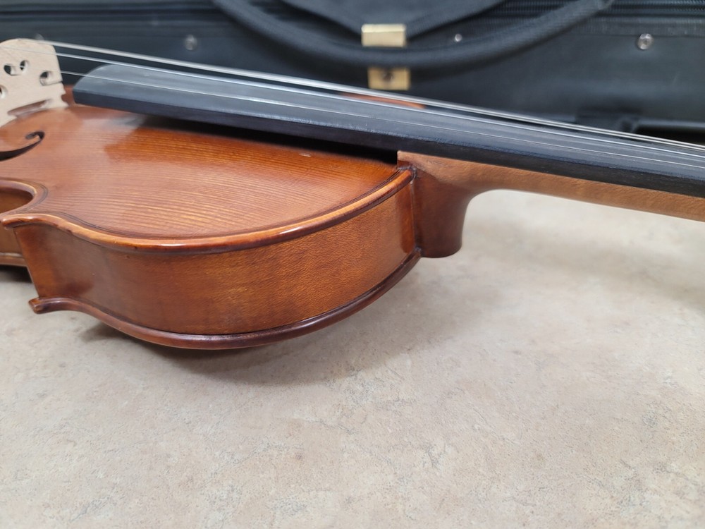 Gotthardt VSF by Stravari 4/4 Violin with Case