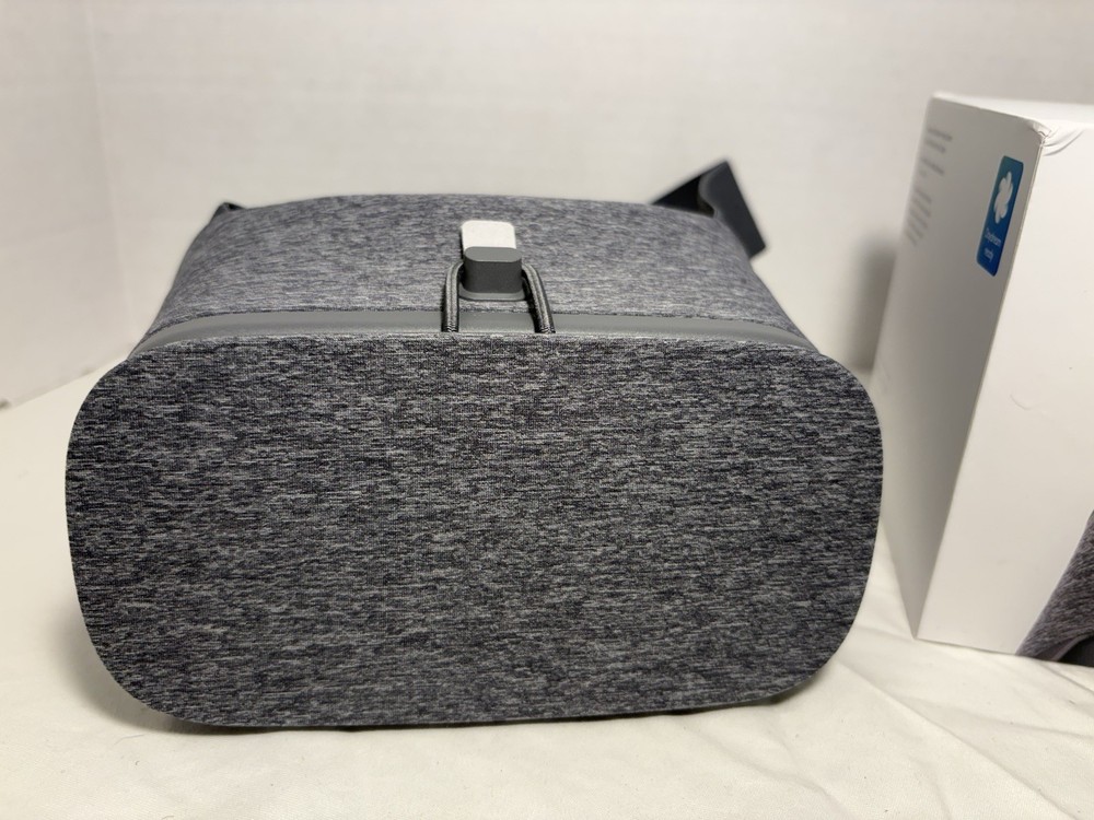Google Daydream View VR Headset - Charcoal Gray