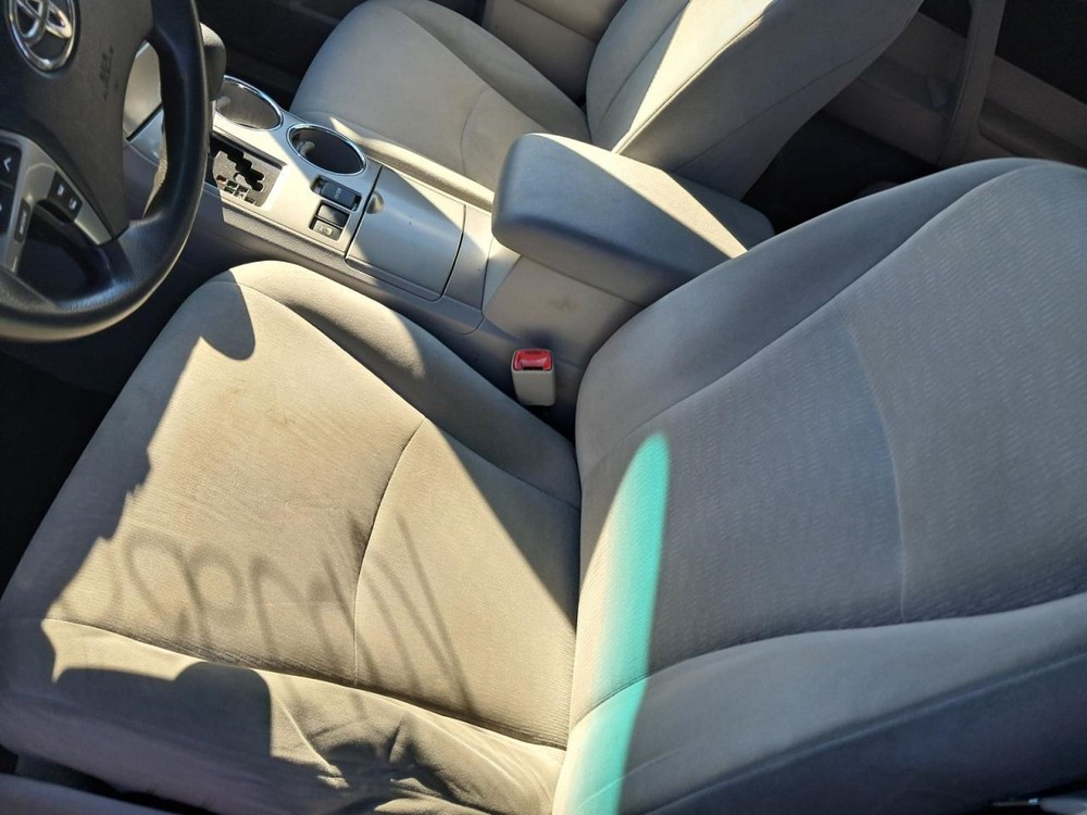 HIGHLANDR 2011 Glove Box 4850872