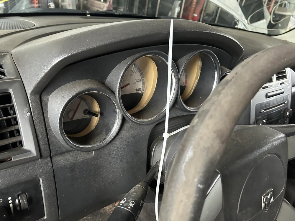 CHARGER 2010 High Mounted Stop Light 104743059