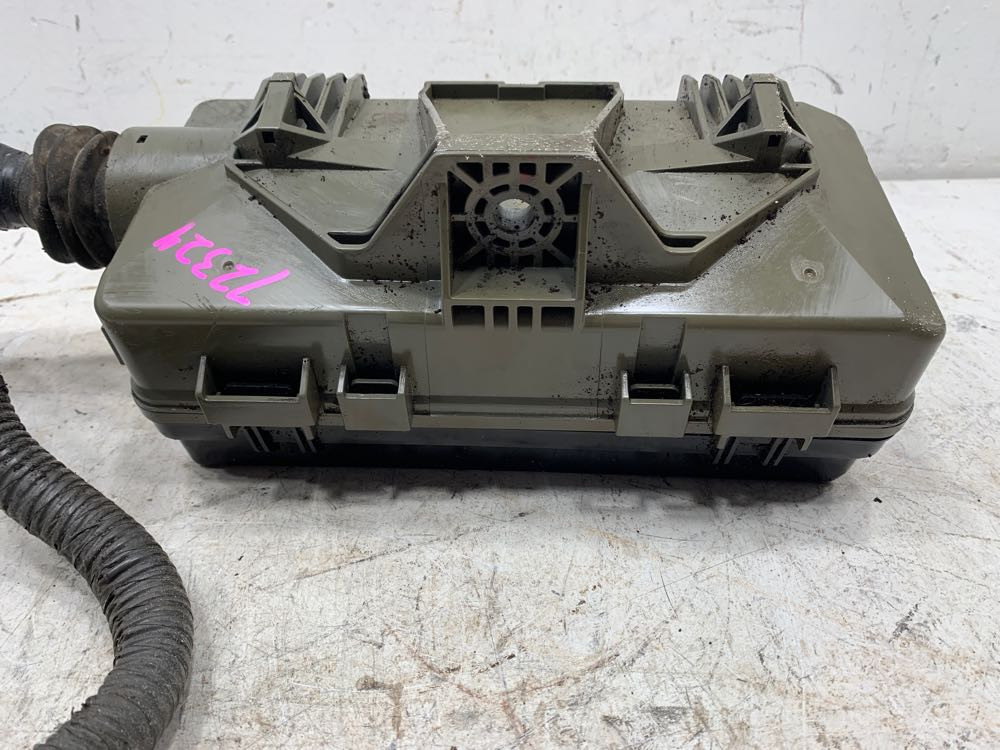 2019 Isuzu NPR Fuse Panel (628-10402)