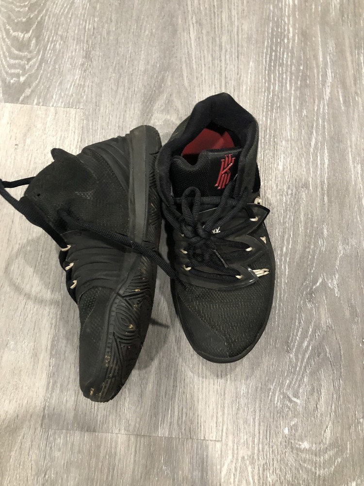 Black Nike Kyrie Size 6y