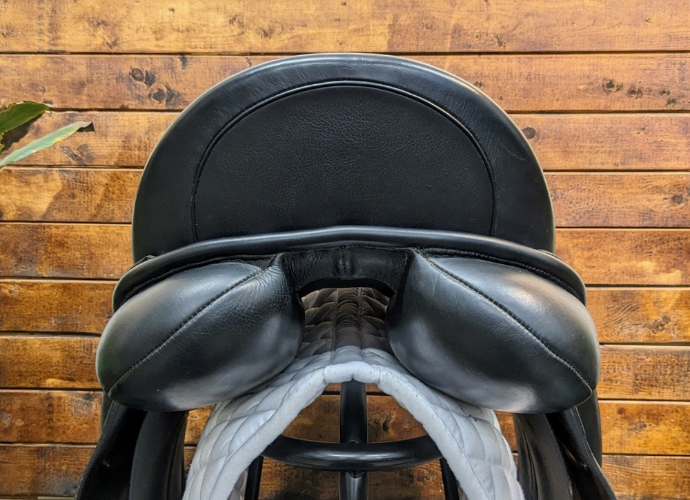 18" Patrick Saddlery Dressage *ON TRIAL*