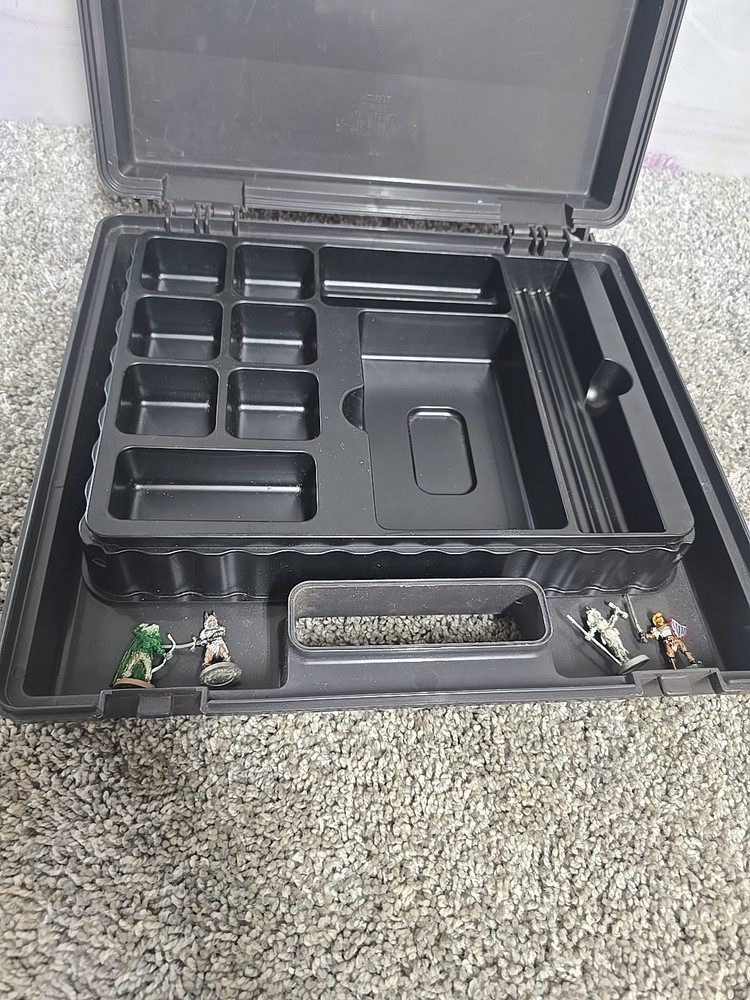 PRIEST'S PLAYER PACK 2ND EDITION DUNGEONS & DRAGONS TSR Case And Figures*** READ
