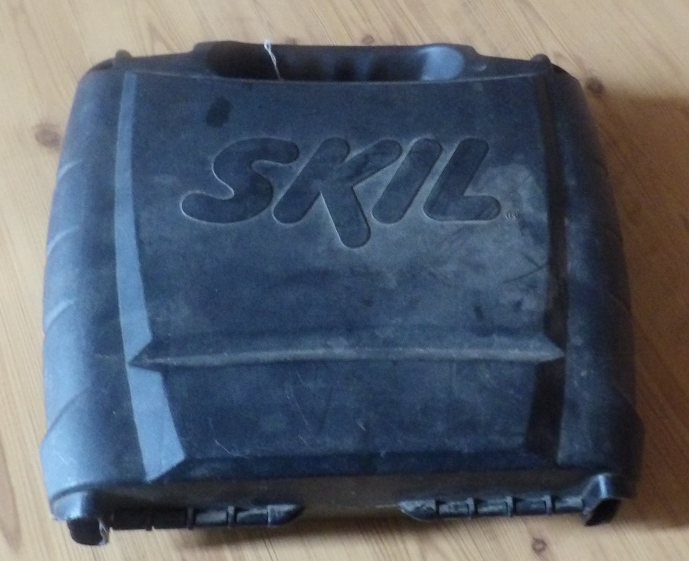 Electric Skil Drill with site light with case