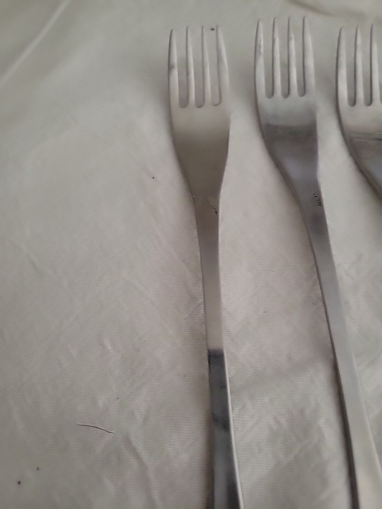 4 Oneida OHS455 Modern Satin Stainless Forks