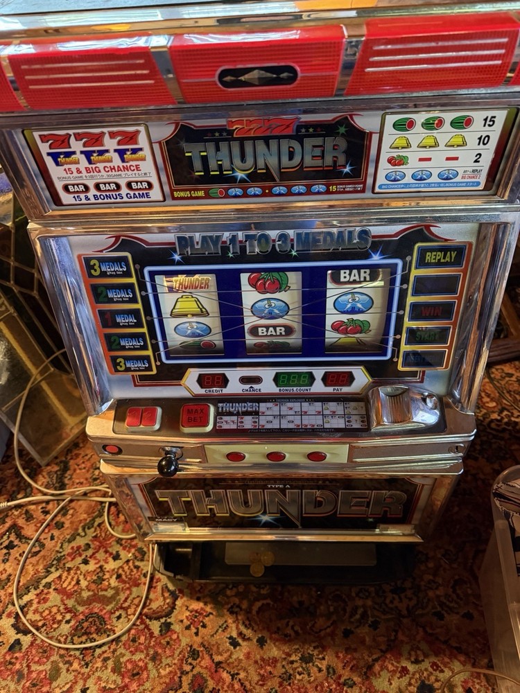 THUNDER slot machine, skill stop style with tokens Works Great!!