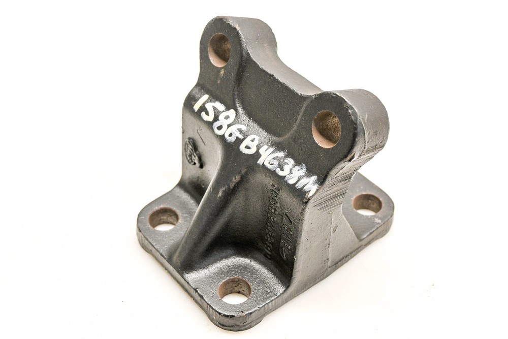 Mack 158GB4638M Rear Engine Mount Bracket NOS