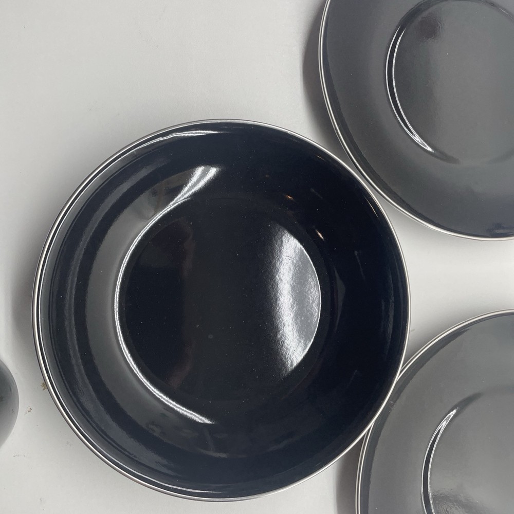 Field And Stream Camp dish set. Set Not Complete.