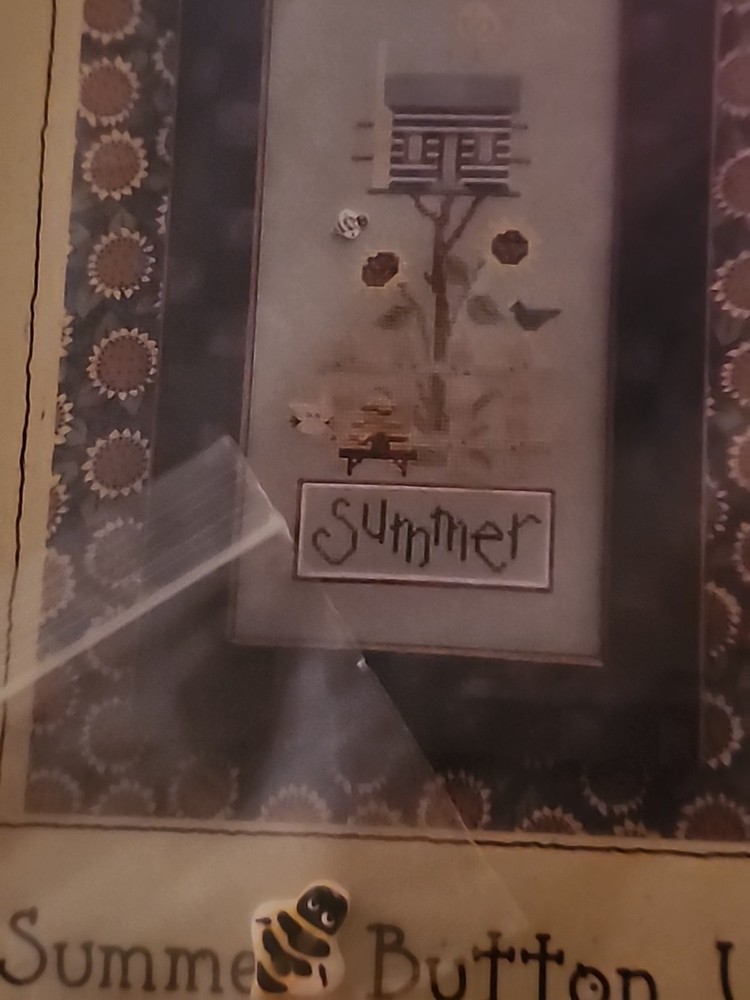 Lizzie & Kate Summer Button Up Cross Stitch Chart Design Bee Button