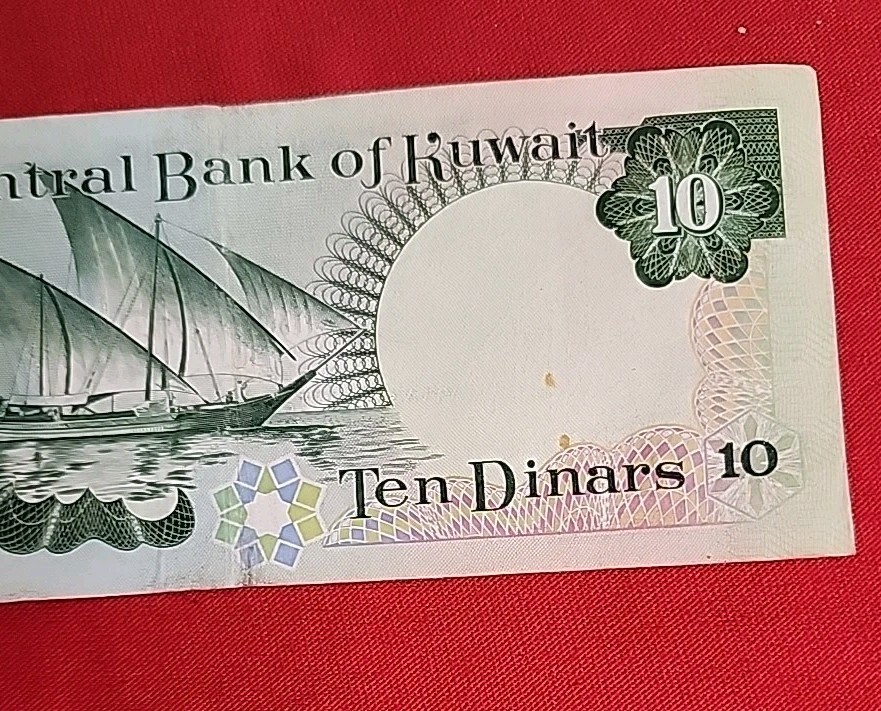 Kuwait 10 Dinars Banknote ISSUED 1968- M139