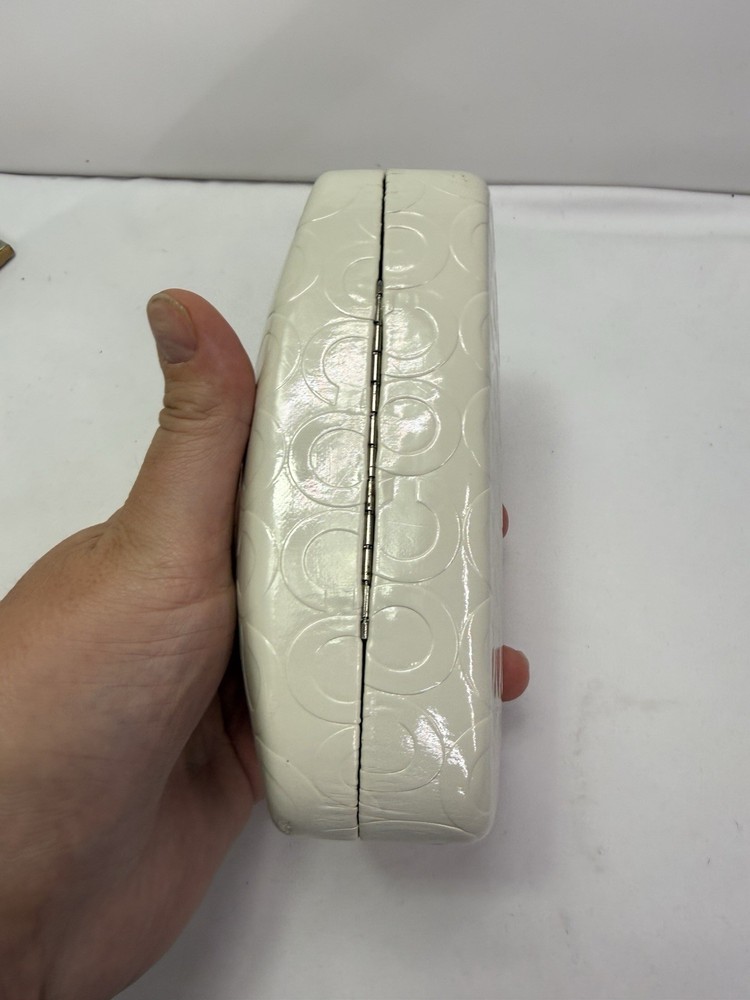 COACH SUNGLASSES HARD CASE CLAM SHELL STYLE EMBOSSED C