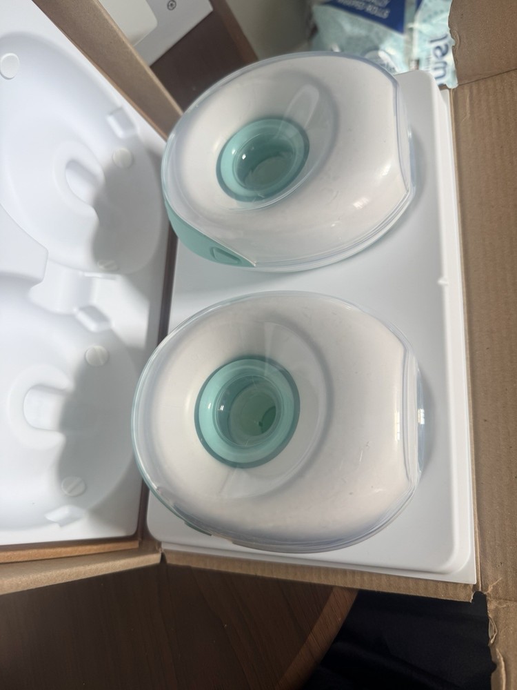 Willow Go Wearable Double Electric Breast Pump Kit