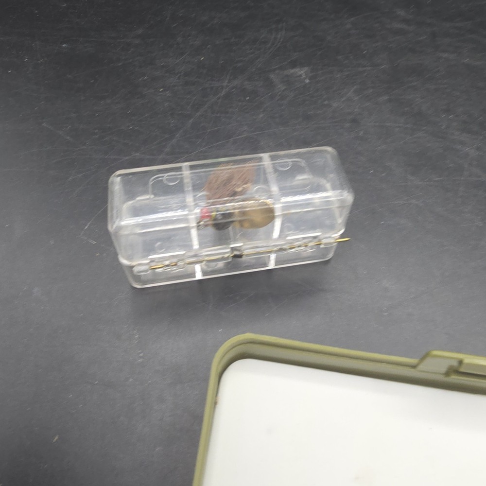 white river fly box with 27 Flys Pluse Extra Case