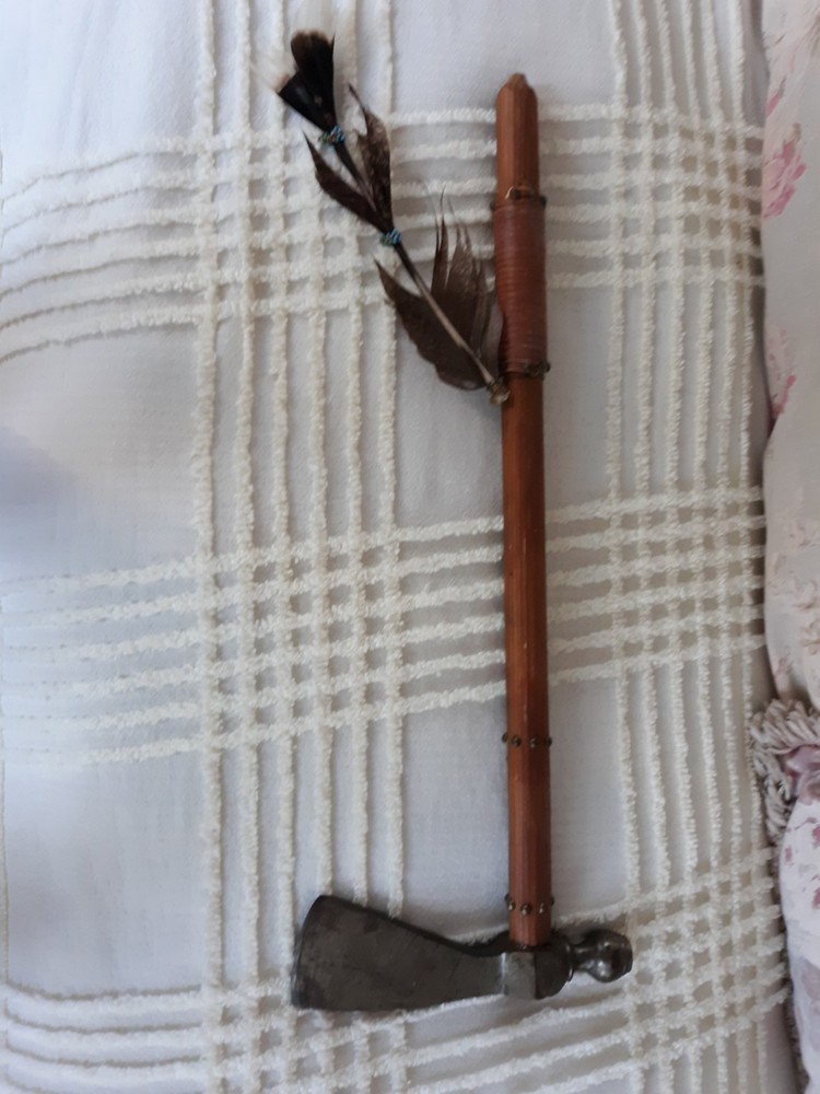 Tomahawk with Smoking Bowl - age Ax - Beads, feather & Studs - AX