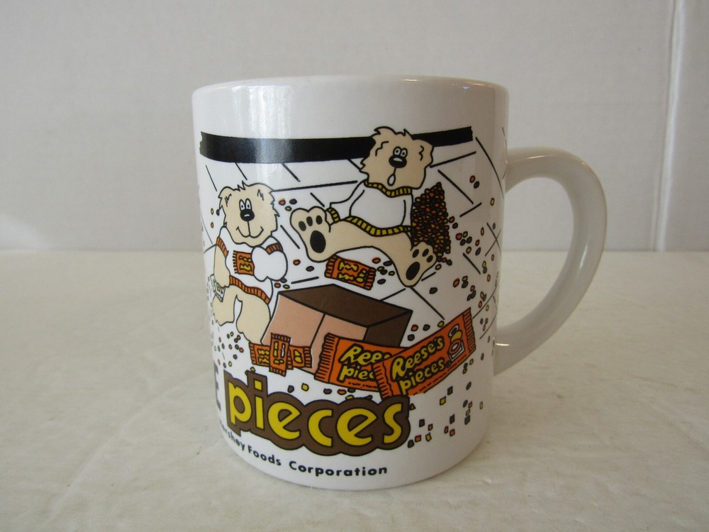 VINTAGE 1987 HERSHEY REESES PIECES BEAR COFFE MUG CUP