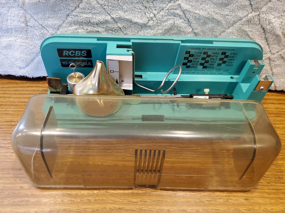 RCBS Reloading Model 10-10 Reloading powder and bullet Scale