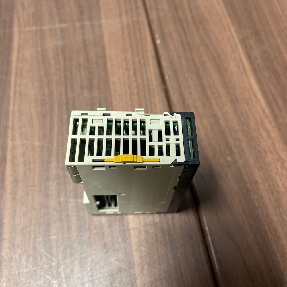 OMRON CJ1W-MD231 PLC DC Input Transistor Output Module USED
