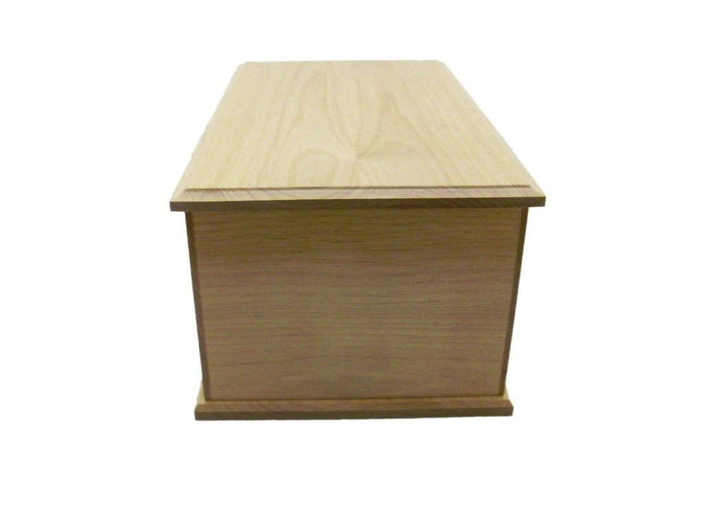 Medium alder pet urn.