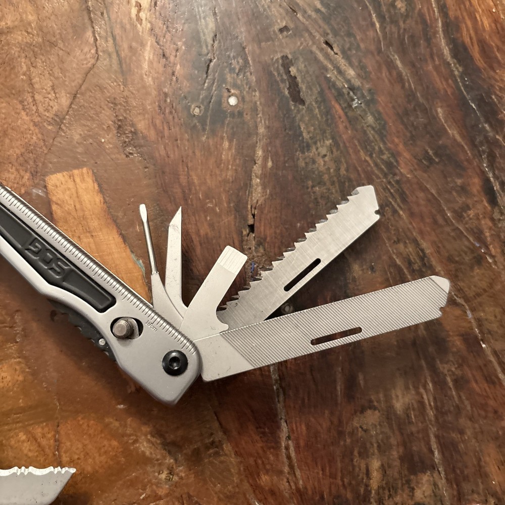 Retired SOG PowerPlay Knife Pliers Multi Tool