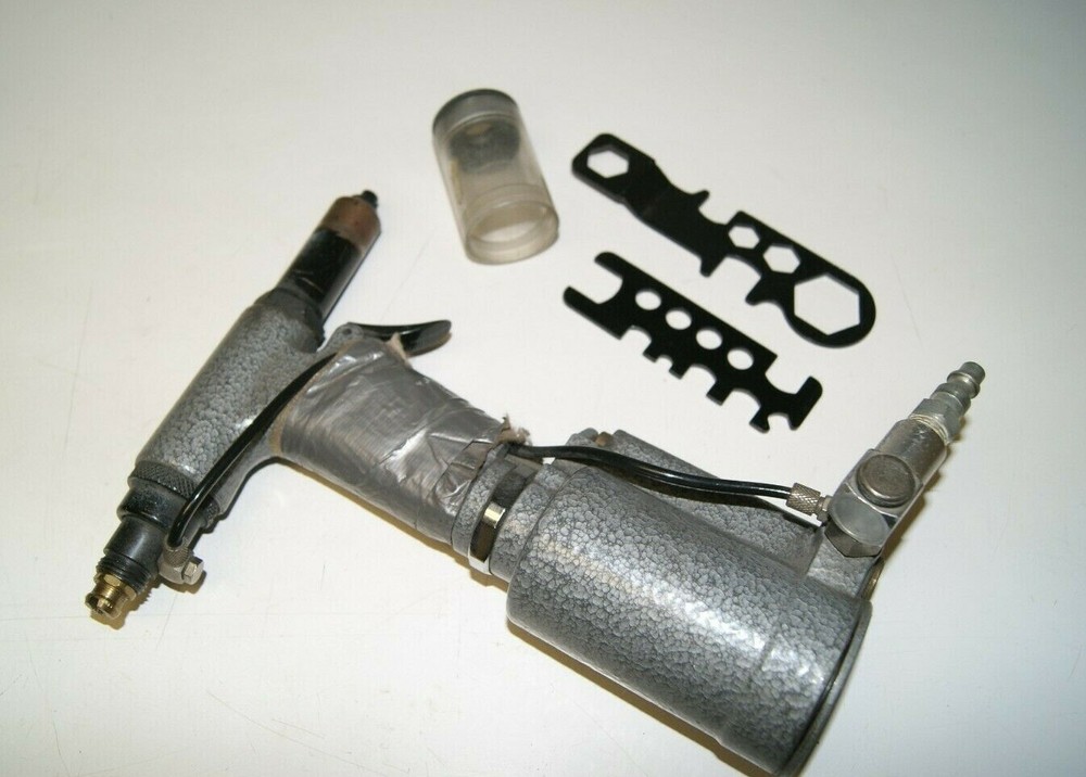 Air Pneumatic Riveter Gun w/ Case