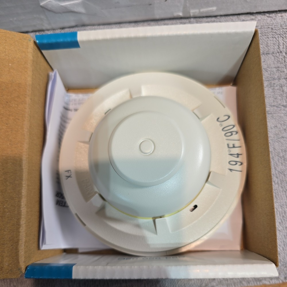 NEW - SYSTEM SENSOR 5600 SERIES HEAT DETECTOR