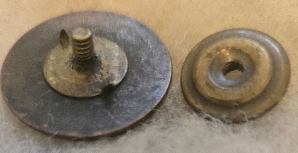 WW1 "PENN" (Pennsylvania State) Collar Disc w/nut.