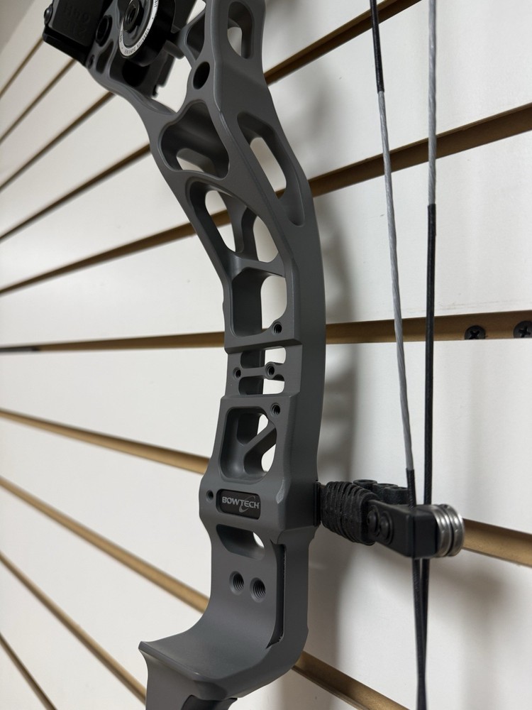 NEW Bowtech Core SR in Smoke Grey Right Hand 70# 25-30" Compound Bow