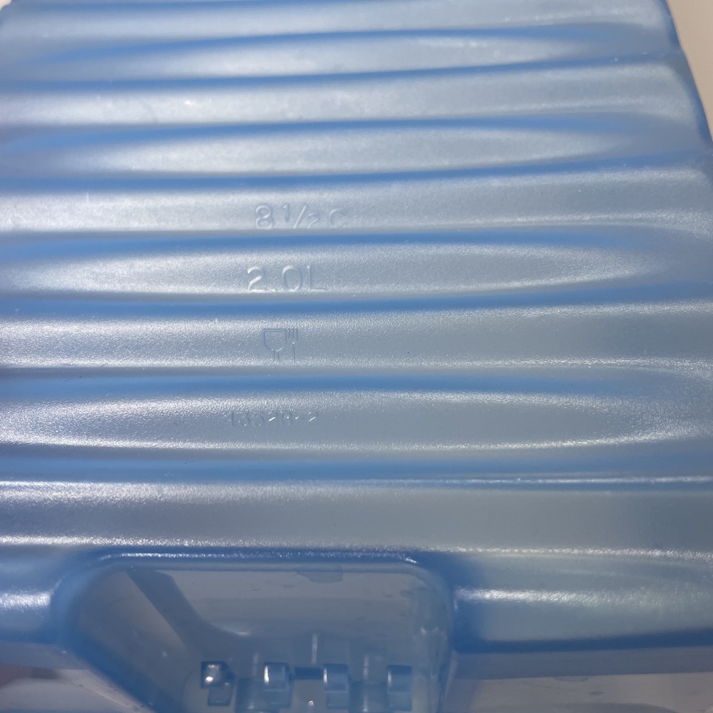 FridgeSmart Tupperware 8.5 Cup / 2.0L Blue Plastic Vented Container & Lid 4352B