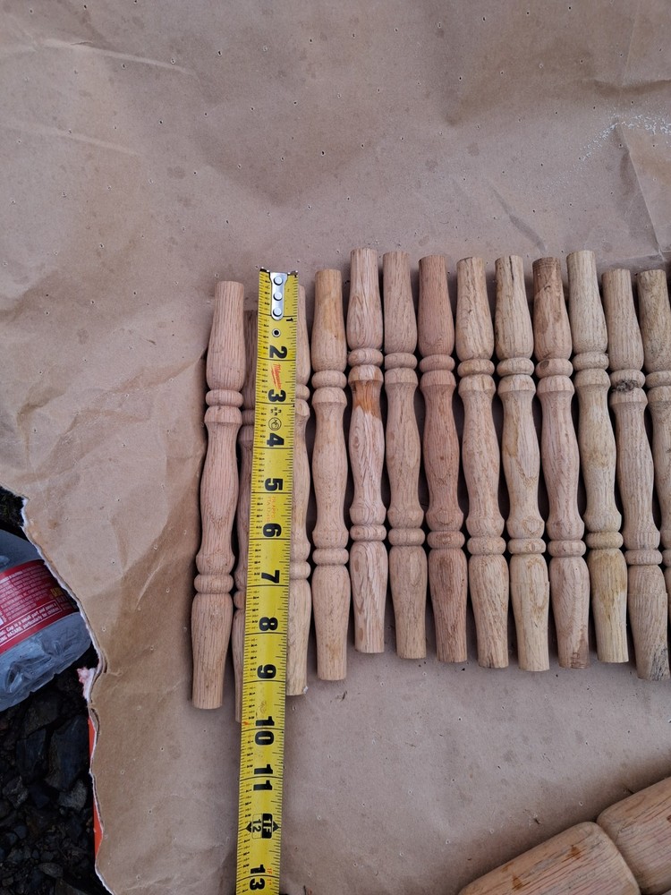 16 Oak Spindles