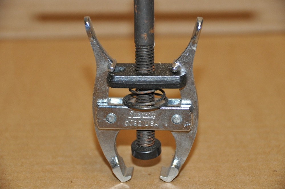 Snap On Tools Battery Terminal Puller Tool CJ92 (Battery Clamp Post Puller)