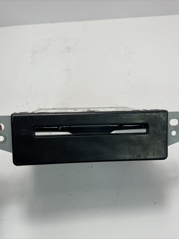 2015 - 2018 Chevrolet Silverado 1500 Dash CD Player Module OEM 84016435