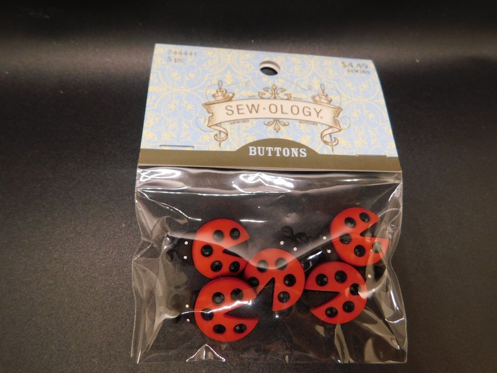 Sew ology Ladybug Shank buttons 5pc