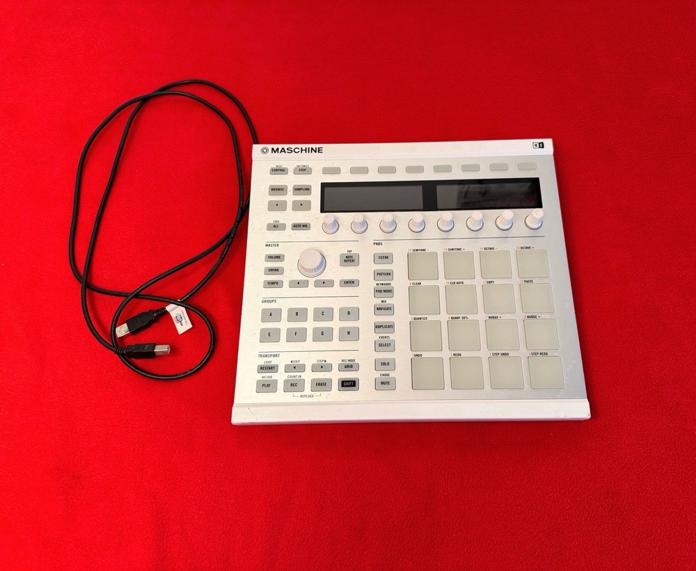 Native Instruments MASCHINE MK2 White – Powers On – No Software for Full Test