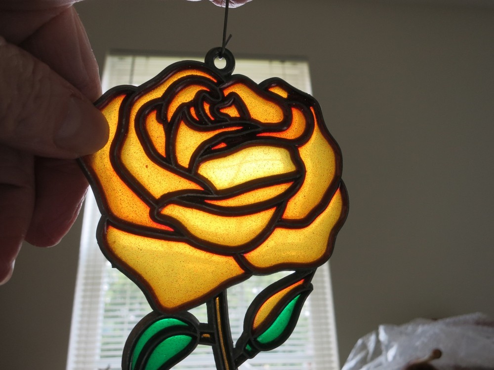 Rose Flower Plastic Hanging Suncatcher-USED