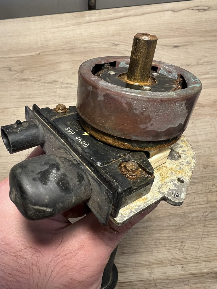 Volvo Penta Chevy 4.3 v6 marine engine distributor