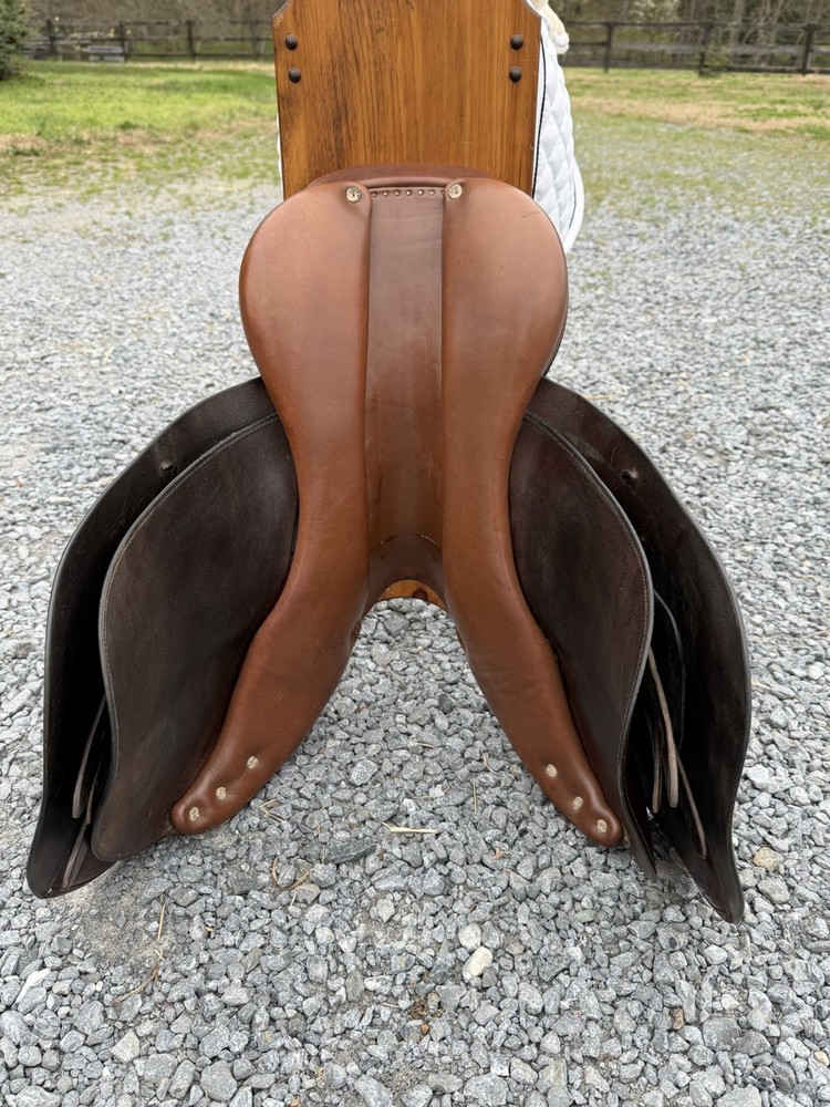 Beval Ltd 16" English Saddle
