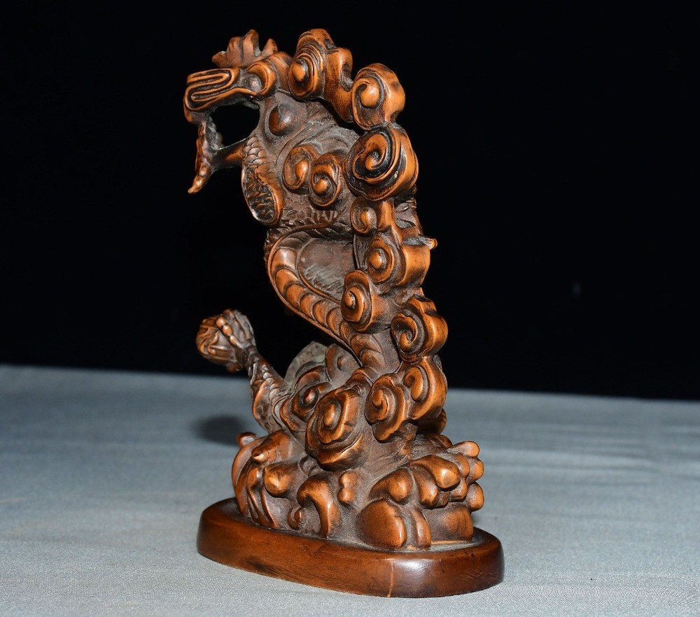 Exquisite Small Leaf Boxwood Dragon Ornament