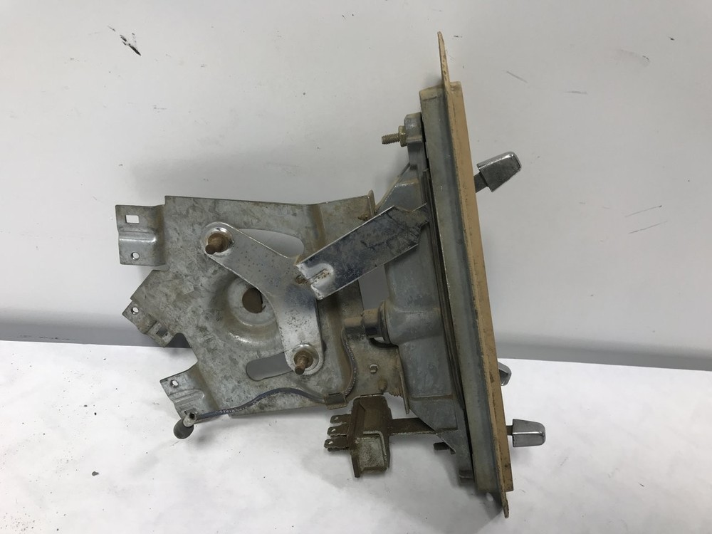 Ford LT800 Heater A/C Temperature Controls - Used