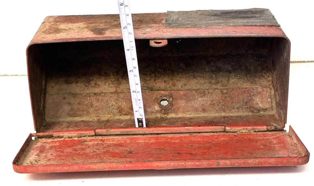 VINTAGE TRACTOR TOOL BOX,RED,LOCKABLE,UTILITY,11x5x4",REPAIRED,UNIVERSAL,PROP :)