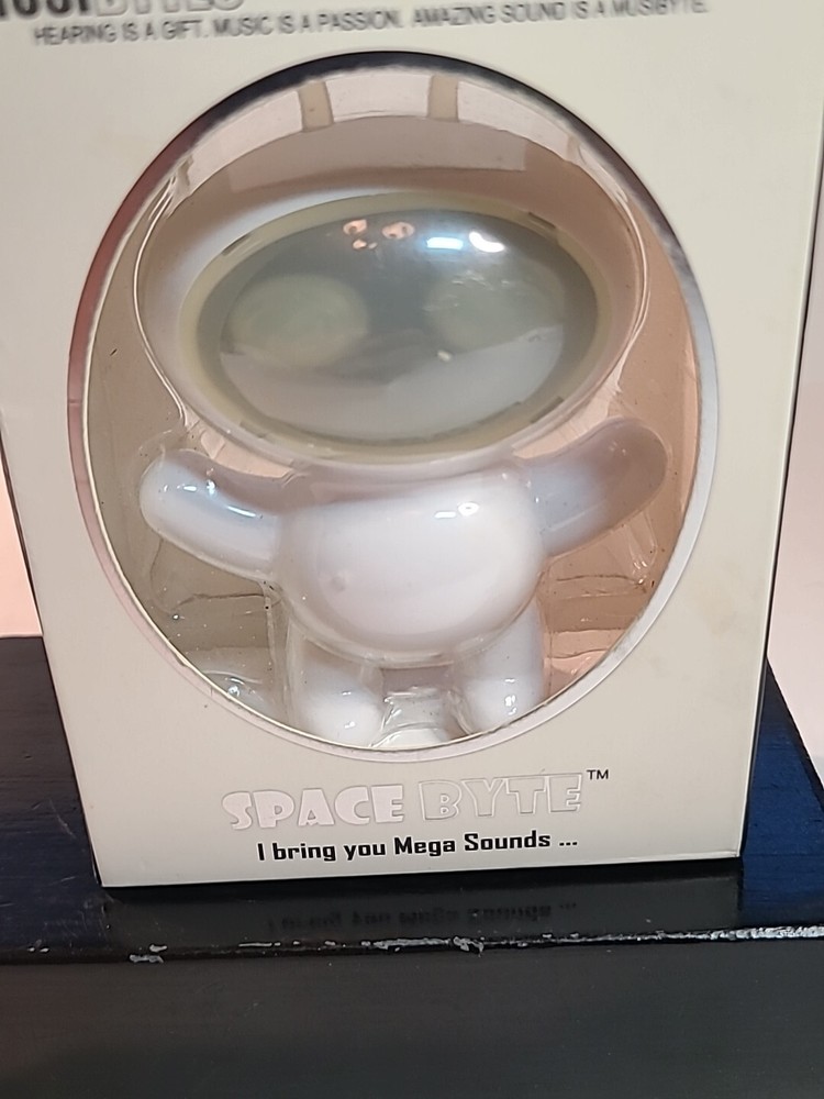 Musibytes White Spacebyte Byte-Sized Speaker New In Box