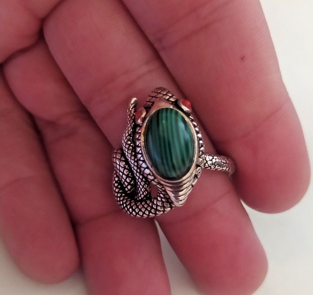 Ancient Victorian Sterling Silver Ring Engraved Snake Malachite Stone Size 10.5