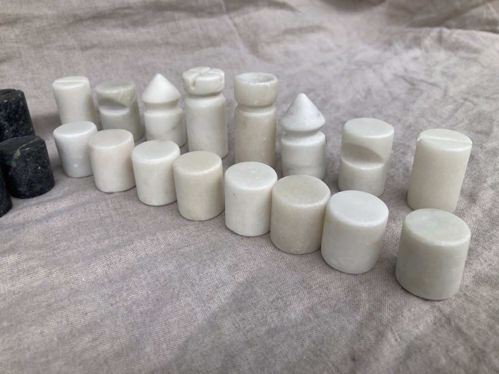 Solid Marble Chess Set Cylinder Shaped Black & White Pieces