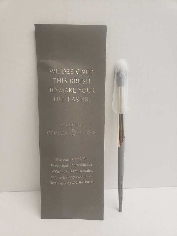 COMPLEX CULTURE ALL OVER HIGHLIGHT BRUSH.