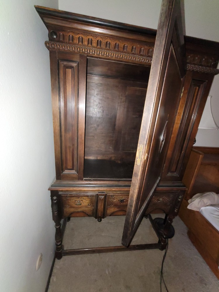 1800 Queen Anne Armoire