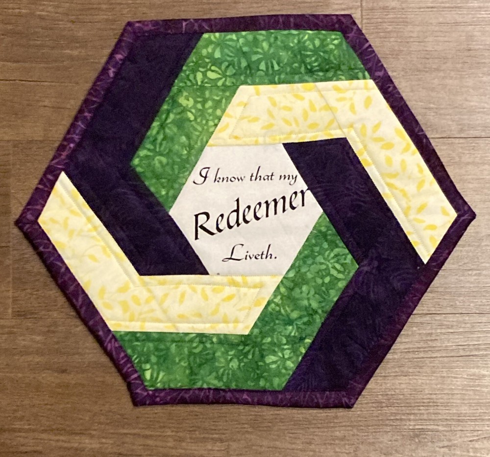 🌷🐣🌟 March Easter Redeemer Hexagon Quilted Table Topper & Trivet 🌟🐣🌷