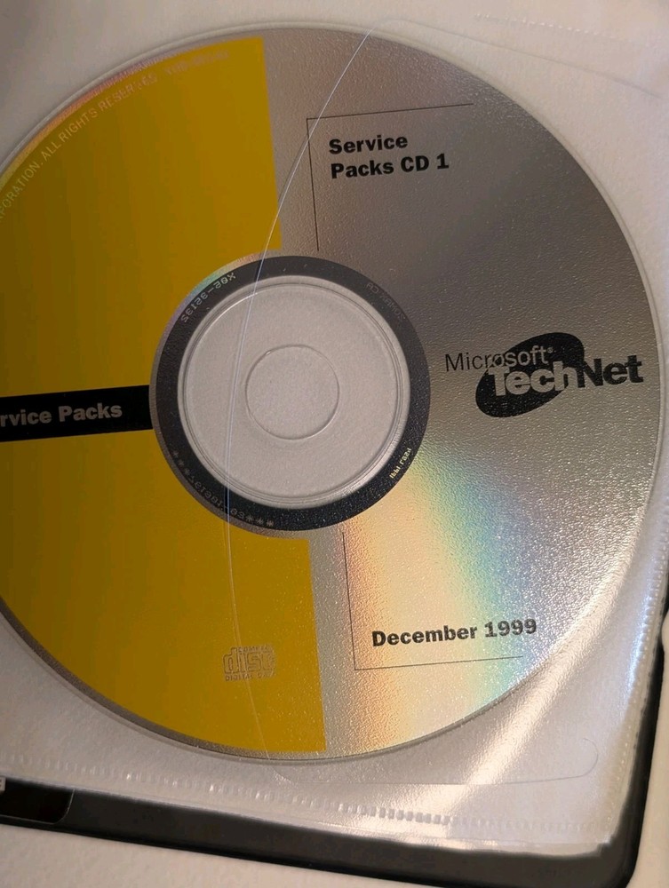 TWO (2) Microsoft TechNet Subscription Binders 64 discs 12/97 - 4/2000 PRISTINE